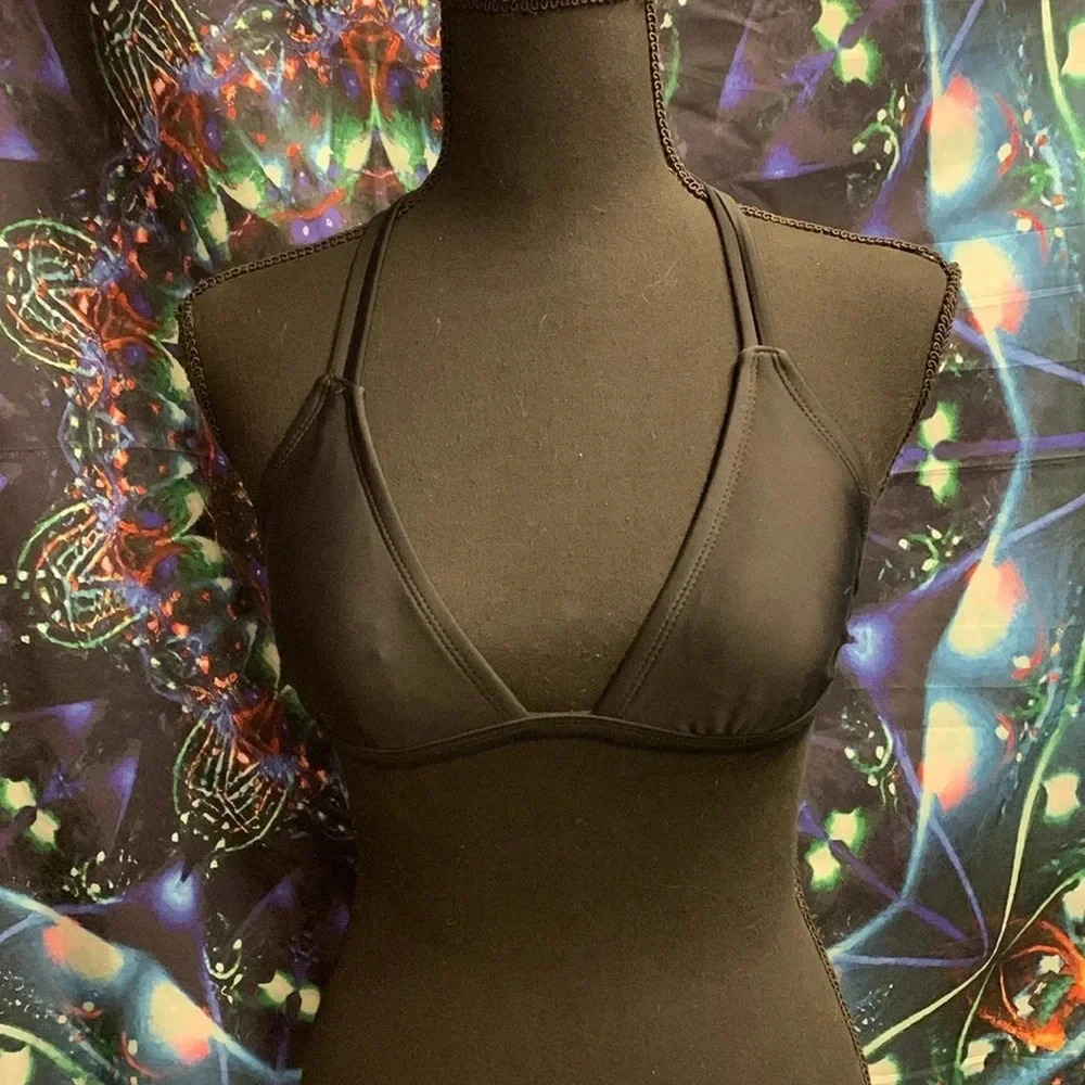 🤑 5 for $25  
Black bikini top strapy back